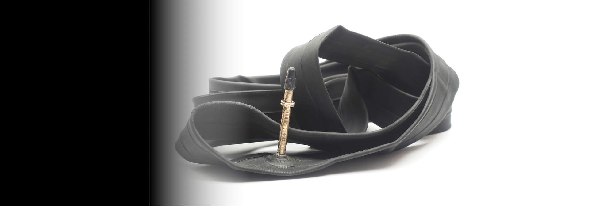 Ultralight latex inner tube for 700x25c road tires, reducing rolling resistance with flexible rubber construction