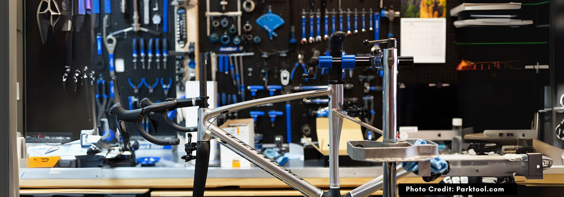 	Ultralight repair kit: tire levers, self-adhesive patches, and 16g CO2 inflator in waterproof saddlebag