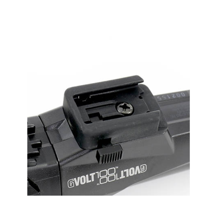 Close-up of Cateye GVolt 1000 light mount adapter, featuring a secure mounting system with screw mechanism for a stable attachment on bicycle handlebars.