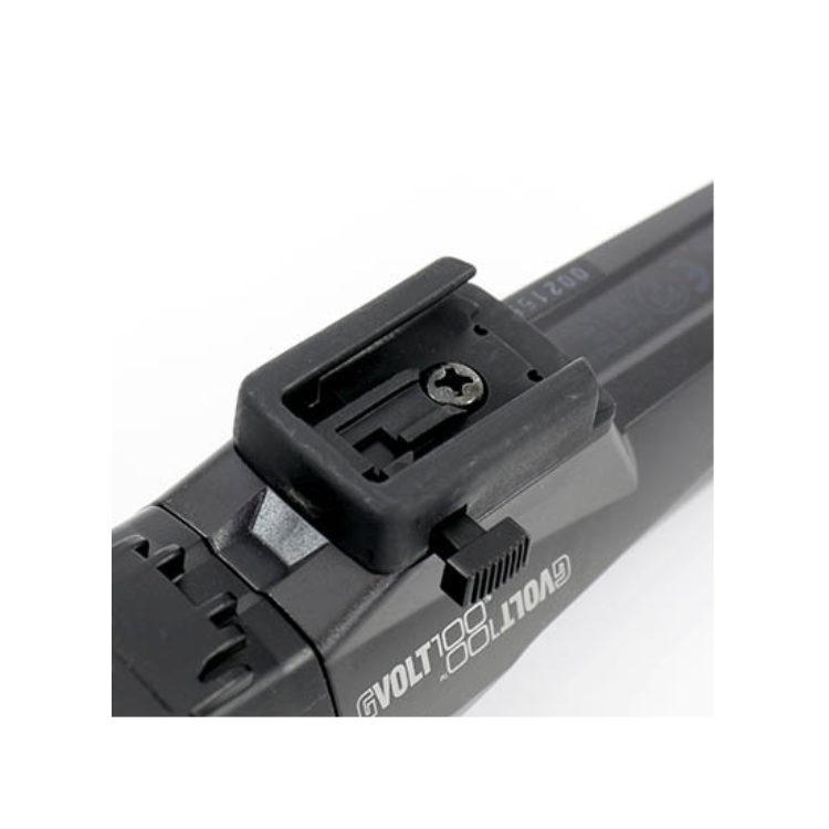 Cateye GVolt 1000 light mount showing the attachment mechanism with screw for a secure and stable fit, ensuring firm attachment to bike handlebars.