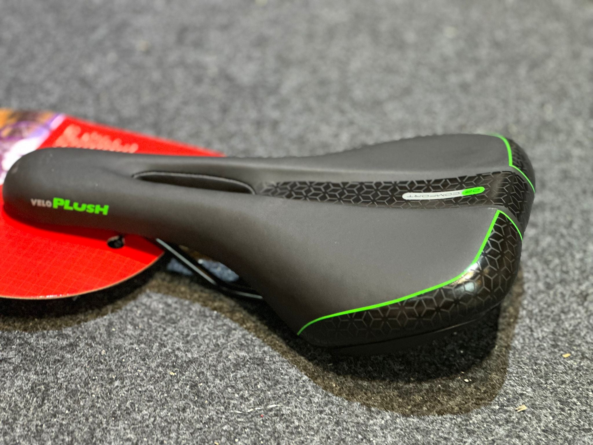 Velo VL-3435 Saddle, Cr-Mo Rail, Black