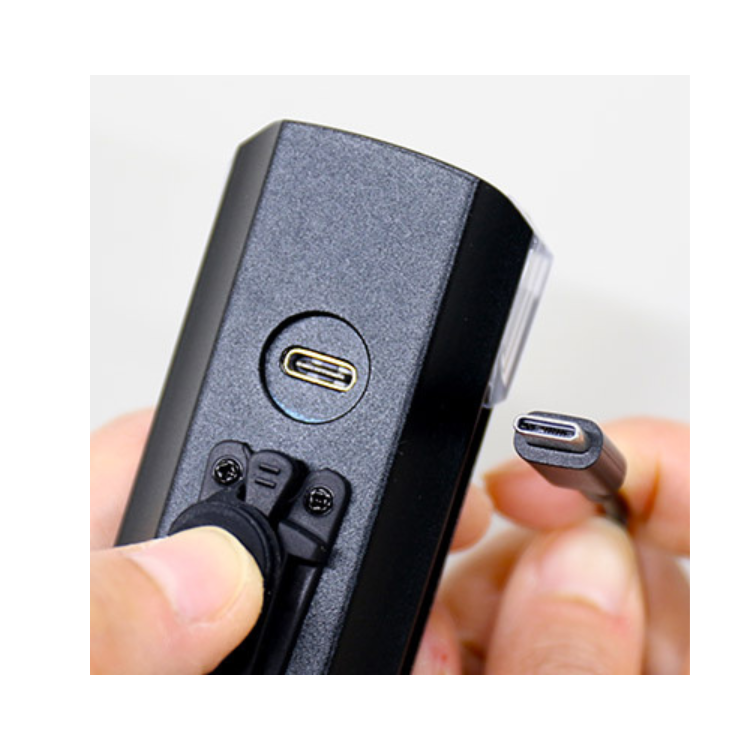 Cateye AMPP 2200 Front Light - USB charging port for Cateye AMPP 2200, ensuring convenient power-up for extended ride times.